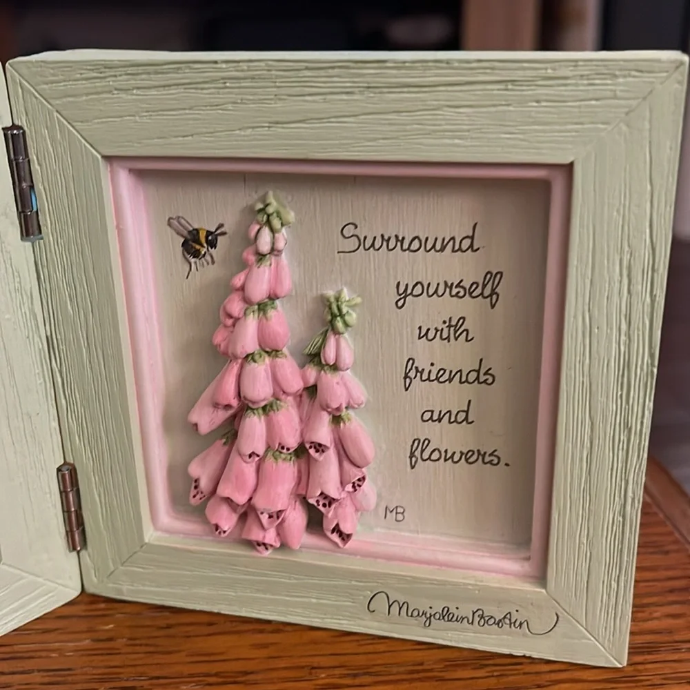 Wooden Friends Frame 🌺